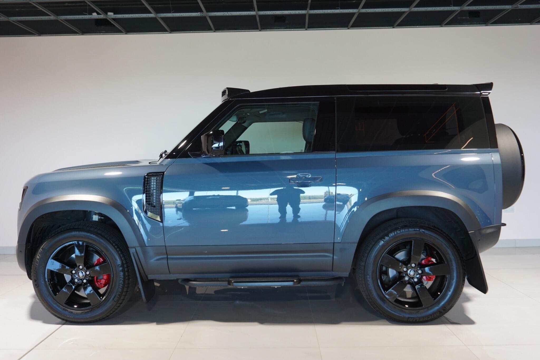 Land Rover Defender 90 2.0 P300 SE SUV 3dr Petrol Auto 4WD Euro 6 (s/s) (300 ps)